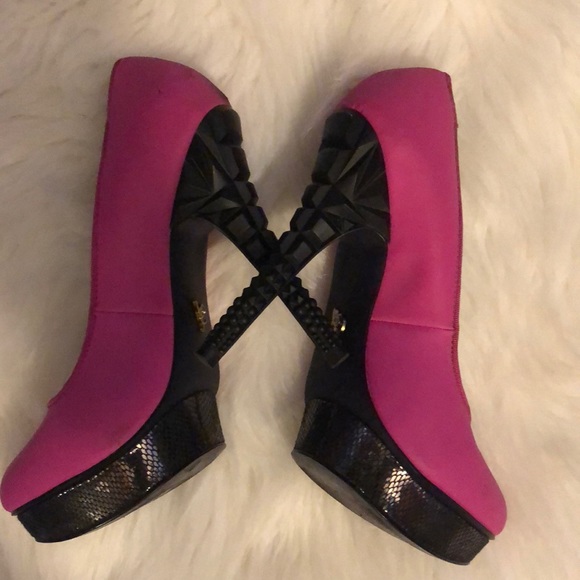 Shoes - Picture 2 of 3